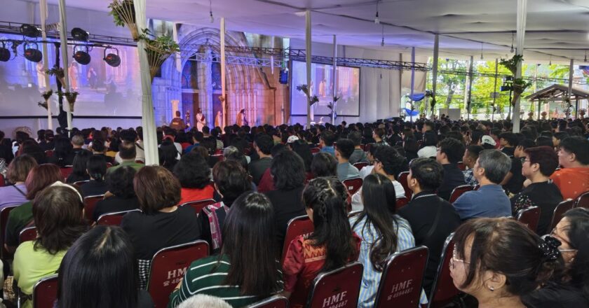 PLN Jaga Keandalan Listrik Pementasan Jalan Salib Kreatif dan Ibadat Jumat Agung di Gereja Katedral