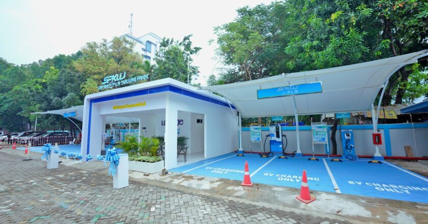 PLN Resmikan SPKLU Center ke-5 di Jakarta, Perluas Akses Pengisian Kendaraan Listrik di Tanjung Priok