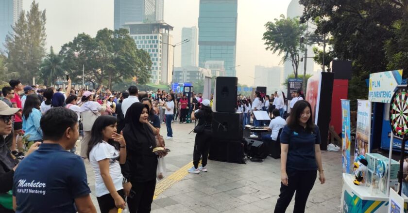 PLN Dekatkan Layanan ke Masyarakat, Promo Tambah Daya 50 Persen Ramaikan Car Free Day Jakarta
