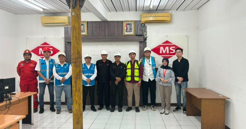 PLN Perkuat Kemitraan dengan Industri, Pastikan Pasokan Listrik Andal Dukung Pemanfaatan PLTS Atap di PT Pulogadung Steel