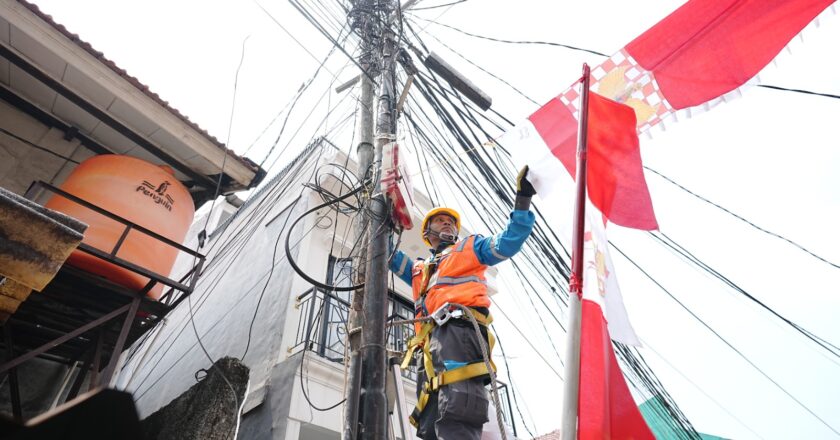 Semarak Kemerdekaan Aman: PLN Imbau Warga Jaga Jarak Dekorasi dari Jaringan Listrik