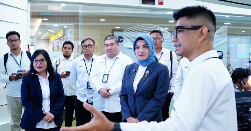 Staf Khusus Wakil Presiden Tinjau Keandalan Distribusi Listrik dan Layanan PLN 123