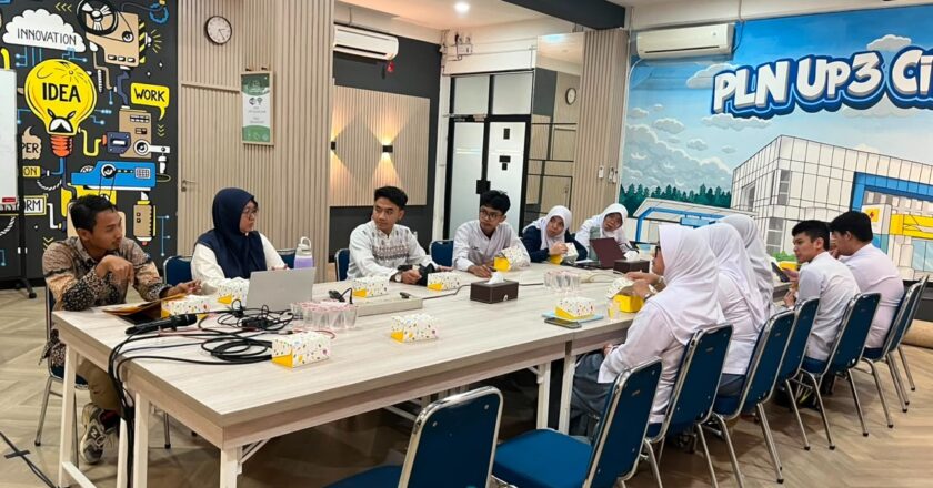 Dekatkan Generasi Muda dengan Dunia Energi, PLN Buka Ruang Belajar Kelistrikan bagi Siswa SMA Dian Didaktika
