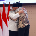Peluk Dubes Palestina, Prabowo tak Kuasa Tahan Air Mata di Hadapan Ribuan Santri Gontor