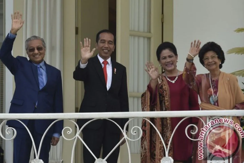 Istri Mahathir Mohamad Meninggal Dunia Usia 100 Tahun