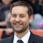 Tobey Maguire Jadi Penghulu untuk Mantan Istrinta Jennifer Meyer yang Menikah dengan Geoffrey Ogunlesi