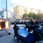 Unjuk Rasa Mahasiswa di Albania Rusuh, Gedung Pemerintah Dibakar Massa