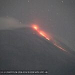Lava Gunung Lewotolok Mengalir 700 Meter ke Arah Tenggara